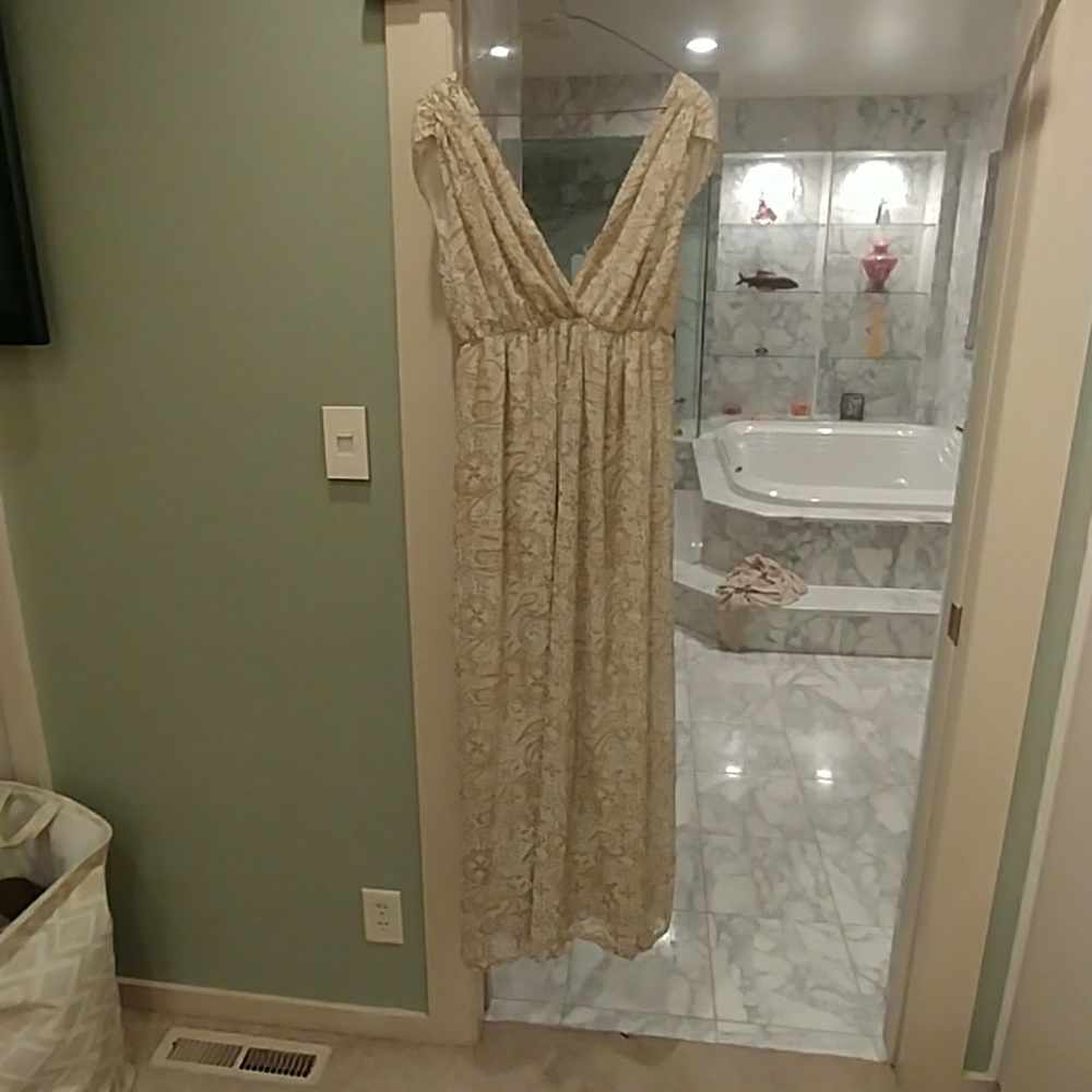 Soft, flowing dress, perfect for maternity